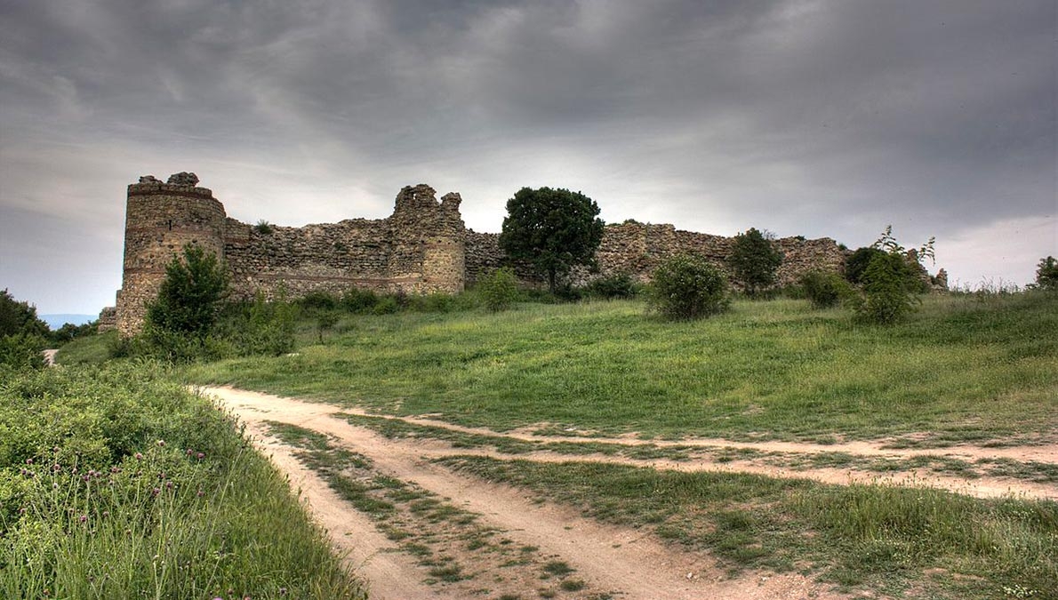Μεσαιωνικό φρούριο, Χωριό Μεζέκ, περιοχή «Καλέτο»
