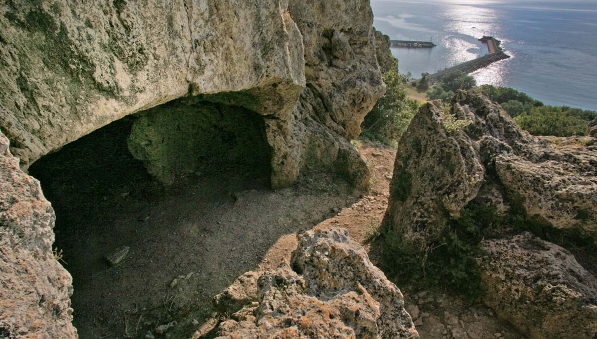 Neolithic Settlement in Makri (The Cyclops Cave)