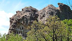 Θρακικό φρούριο στην κορυφή "Όρλοβι σκαλί" (Βράχια των Αετών)