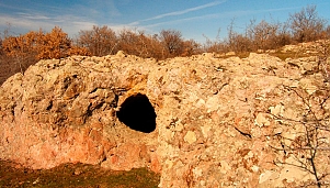 Πέτρινος τάφος, Περιοχή Φουρνατζίκα, χωριό Γκόρνο πολέ