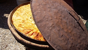 Spiral/layered banitsa with cheese baked under vrashnik