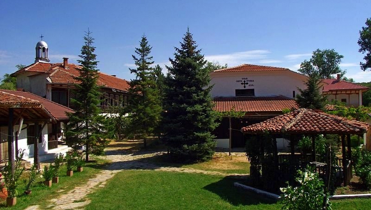 Държавна гора около манастира "Света Троица", с. Устрем и с. Мрамор